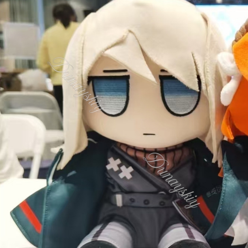 دمية فومو الجالسة من إل سي بي  - مراجعة Anime Cosplay Face وسعره