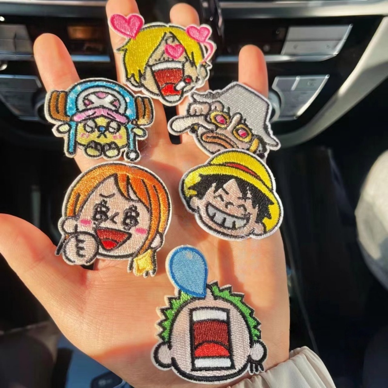 رقعة قماشية بتصميم شخصيات أنمي - مراجعة One Piece Straw Hat وسعره